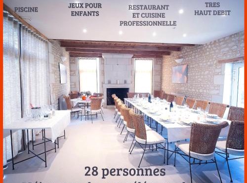 Domaine à proximité de Chinon avec piscine, billard, pétanque, jeux pour enfants