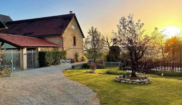 Domaine 3 gites,9 rooms, 18 people,games room,private heated pool Sarlat/Lascaux