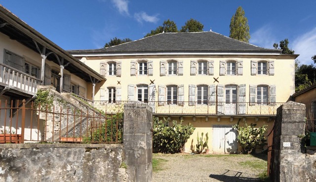 Domaine Argia, 4-star groupe accomodation, large swimming pool, Pays Basque