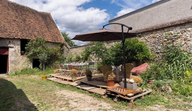 Domaine Carré de Dames with jacuzzi and garden