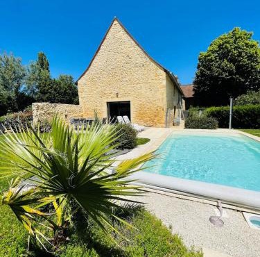 Domaine-Charme-Piscine-Domme