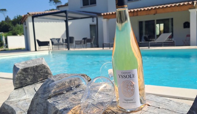 Domaine Chateau Yssole, Cadre Idyllique au Milieu des Vignes