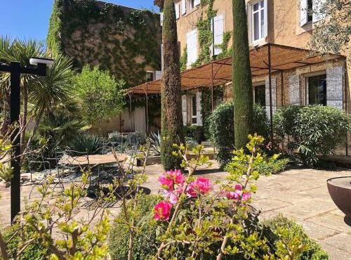 Domaine de la Dragonette Mas from the 18th century in the heart of Provence- Lubéron-Avignon