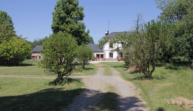 Domaine d'Ocreville in a quiet riverside setting