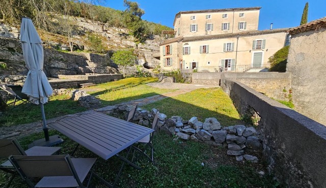 Domaine de Bagard - Gîte le MAZET 45m² 2/6 pers Terrace and garden