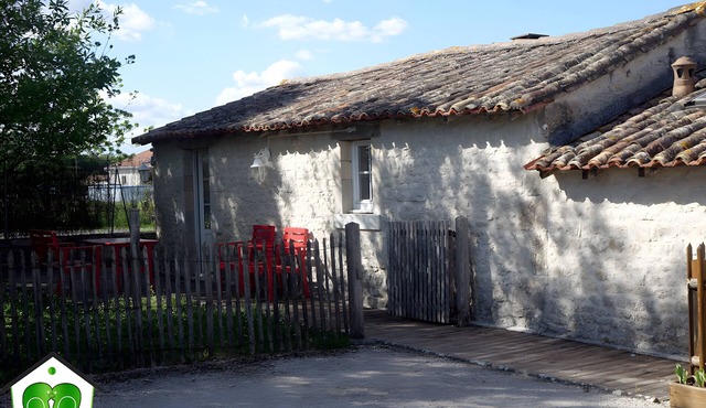 Domaine de Chante-Oiseau – Le Moineau Cottage, Cosy Retreat in Poitou-Charente