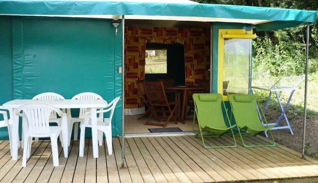 Domaine de Corneuil * - Tent Kanada Comfort with shower cabin and toilet 5 people