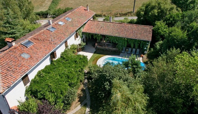 Domaine de Campagne: Spacious Lodgings with Pool, Spa, Pets Welcome
