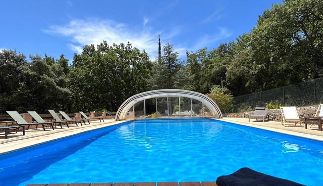 Domaine de l'Issole, 4 stars - Stunning Provencal estate for 18 -24p, with pool