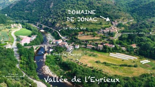Domaine de Jonac, Ardèche verte, Vallée de l'Eyrieux, 15 places avec piscine!