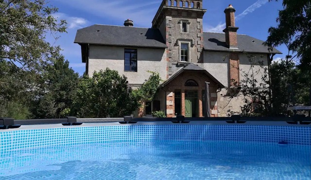 Domaine de l'Île: Historic house with pool and Wi-Fi