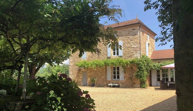 Domaine de La Banne - Chambre d’hôtes. Large, ensuite room with private entrance