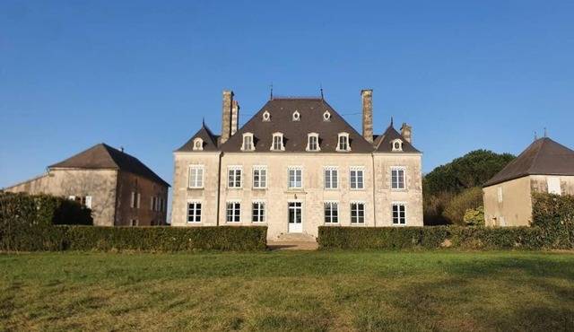 Domaine de la Briouse, château in Sanxay surrounded by 22 hectares of parkland