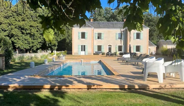 Domaine de la Béchetière au cœur de la campagne Sarthoise.