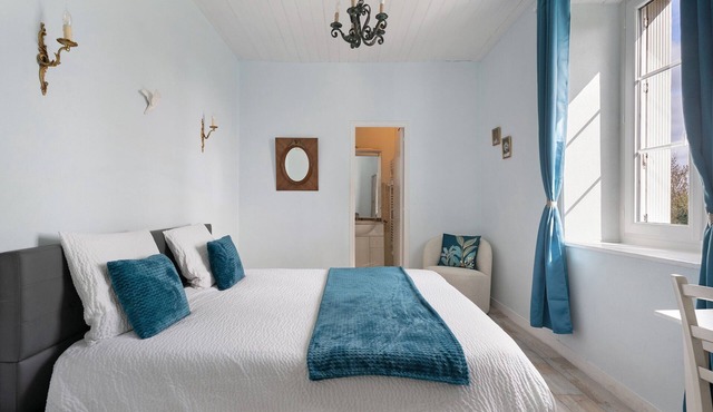 Domaine De La Roche Guest Room – Blue Room with Shared Terrace, Garden, and Wi-Fi
