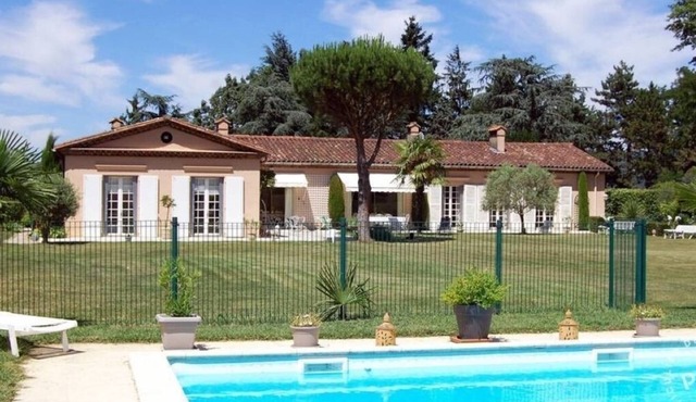 Domaine de La Tuilerie sur 2,5 ha, Commerces Proches, Centre Historique à 2 km