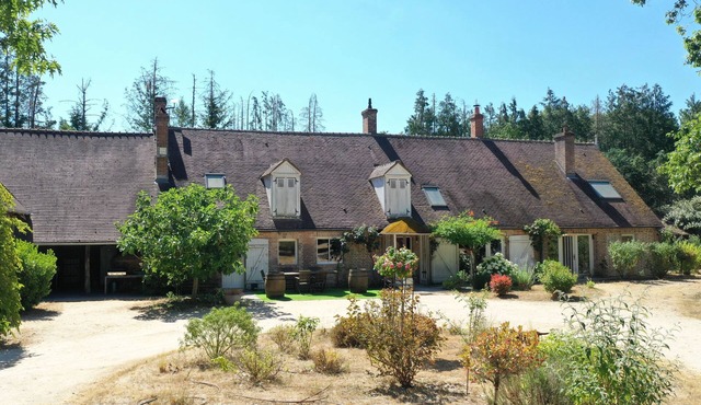 Domaine de Nittany sur 15 Hectares Capacité de 30 Pers, Piscine Intérieure