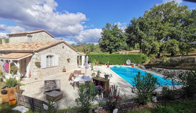 DOMAINE DES 3 CYPRÈS Chambre MIMOSA Chez Nath & Pat