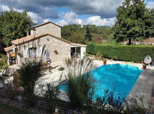 DOMAINE DES 3 CYPRÈS Chambre PIVOINE Chez Nath & Pat