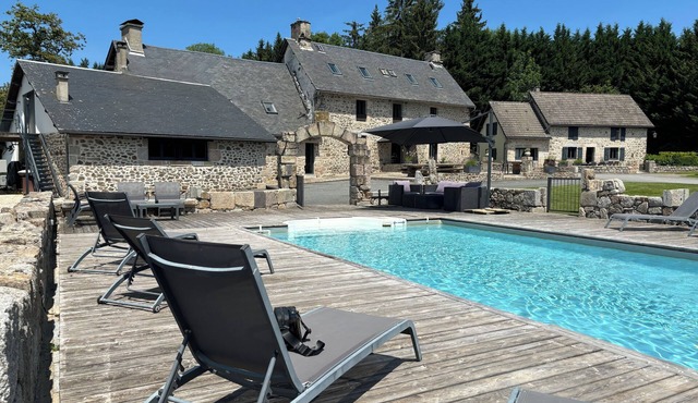 Domaine des Annouillards with swimming pool and ponds!