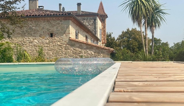 Domaine Des Deux Tours - Elegant villa with swimming pool and private park - 19 pers