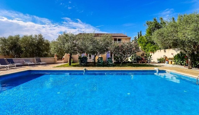 Domaine des Oliviers-Appt for 2 to 4 people with swimming pool