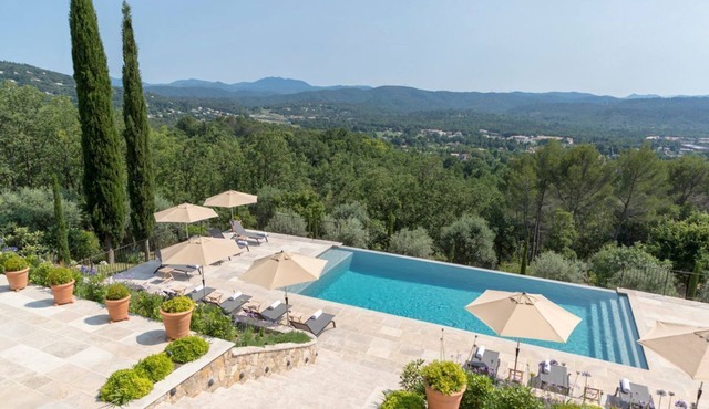 Domaine Des Parfums - Seven Bedroom Villa, Sleeps 14