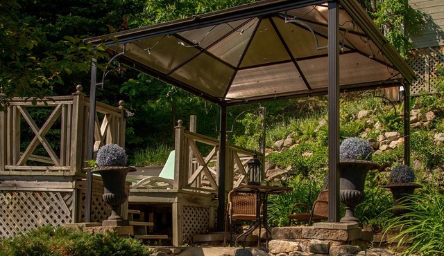 DOMAINE DU CAP CHARLEVOIX | River and mountain views