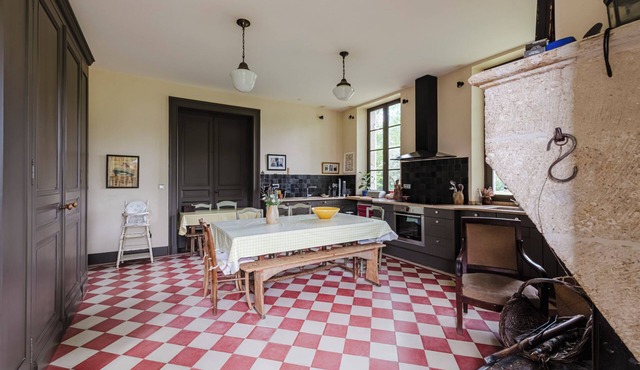 Domaine du Château de la Grotte, private access to the river, swimming pool, 6 bedrooms, 5 bathrooms