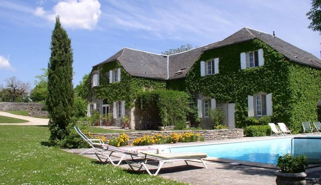 Domaine du Château la Rhue, grand espace, piscine