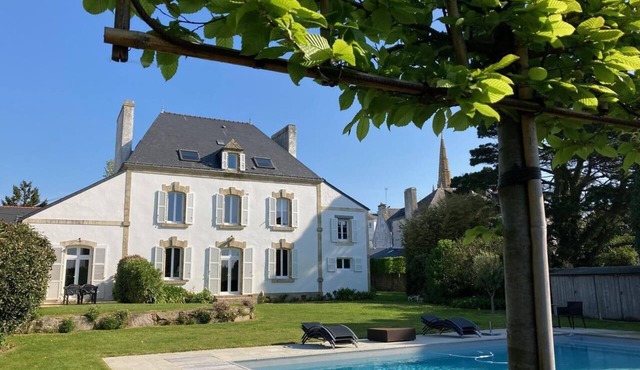 Domaine du Douet swimming pool 7chbrs 5 bathrooms