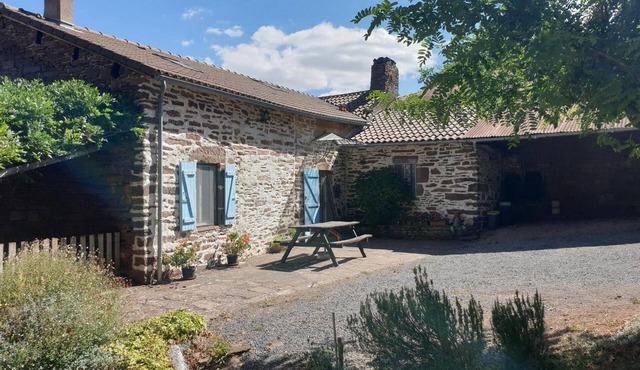 Domaine du Plan Del Poux – Rural Holiday Home for 8 People with Mountain View and Terrace