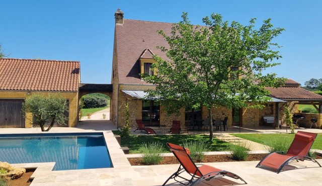 DOMAINE DU ROZEL, 6 people, swimming pool, 12km from SARLAT