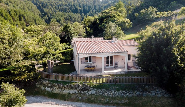 Domaine du Vernadel, Panoramic, swimming pool near Antraiques and Vals les Bains
