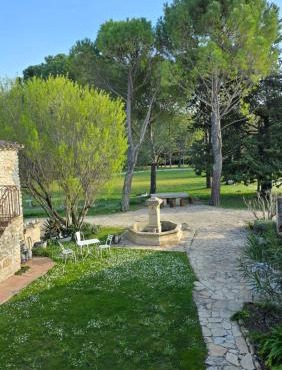 Domaine familial avec grand parc et piscine