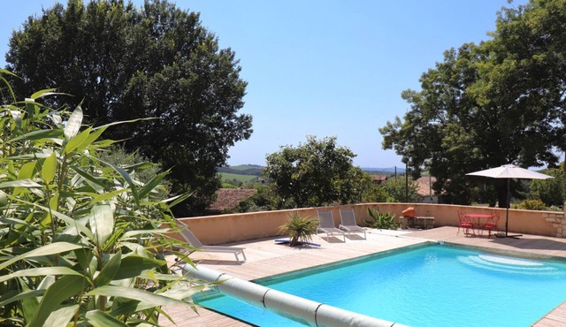 Domaine Ghislaine farmhouse and gite (12p) with swimming pool, pétanque and view