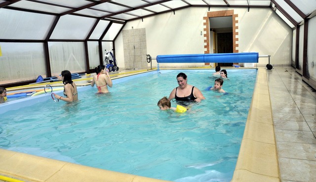 Domaine des Gîtes au Soleil Levant: gites with heated indoor pool