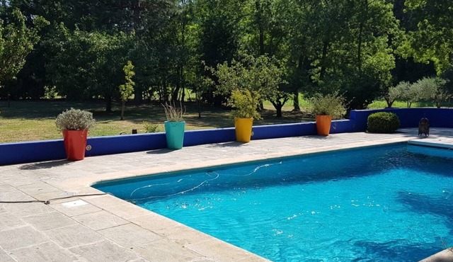 Domaine sur 6 Hectares a 3 kms du Centre Ville Maison de 400m2 Tout le Confort