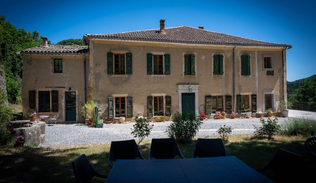 Domaine, in the southern Cévennes, nature, serenity and llama discovery