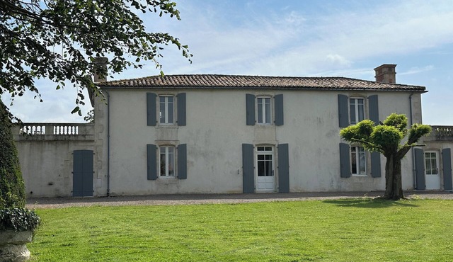 Domaine "LE Logis DE L'oie" Avec Piscine Dans un Parc Clos de Murs en Pierre