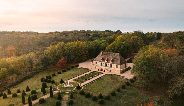 Domaine Les Hauts De Chaunac with private pool, Wi-Fi and air conditioning