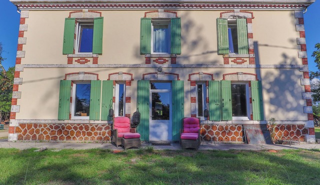 Domaine Les Maisons Des Houssats with Shared Pool