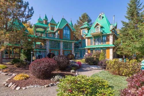 Domaine Rivière Sacacomie Chalets et Bed and Breakfast -Manoir Canergie
