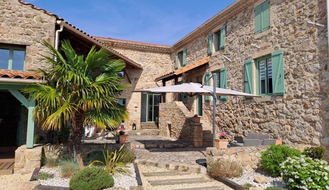 Domaine Saint Claude - Gîte , Chambres d'hôtes & hébergement insolite