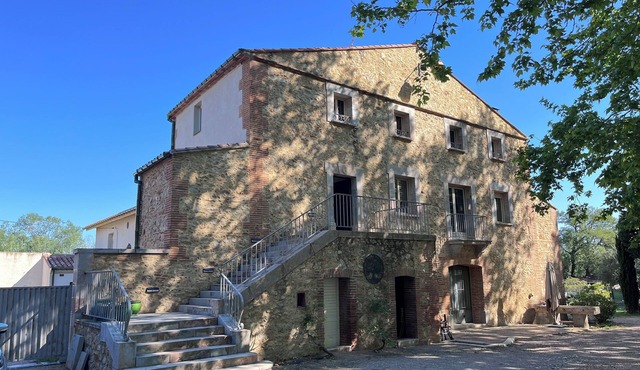 Domaine Villadomar: Farmhouse nestled in the heart of Thuir in the calm of its wooded grounds