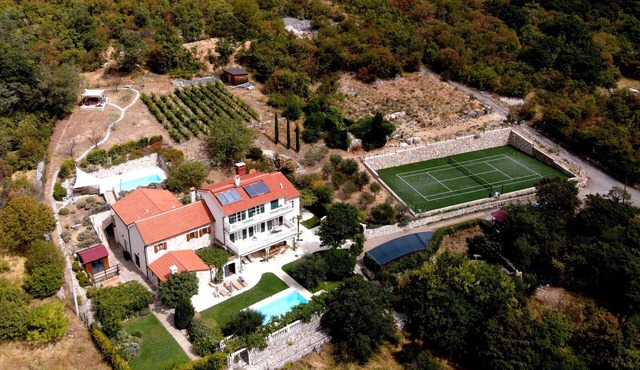 DomaineVinodolSun: Excl. Dream for up to 20 people, heated pool, sauna, tennis