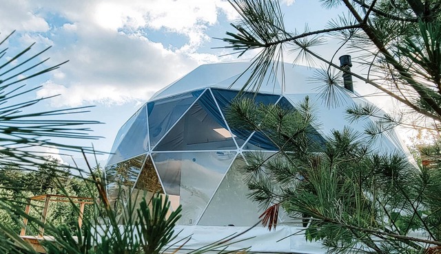 Dome 3 - Forest and Peek-a-boo lake view