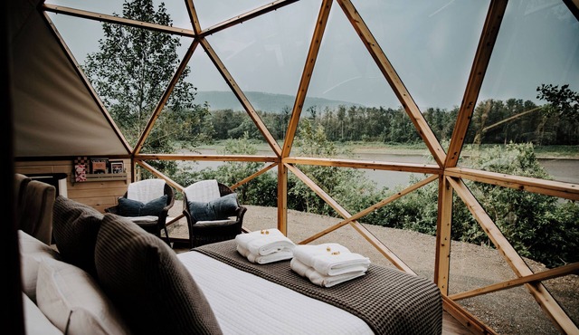 Dome 4 Exquisite Waterfront Retreat, Just Minutes from Sugarloaf Provincial Park