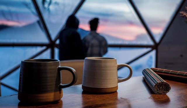 Dôme 4: Waterfront-HotTub-AC-BBQ-Kitchen-Bathroom