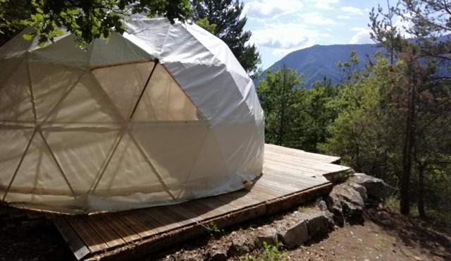 Dome géodésique ou tente bulle in paradise avec piscine